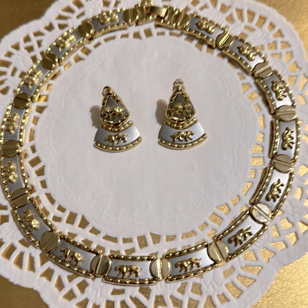 Vintage Gold Tone Chocker